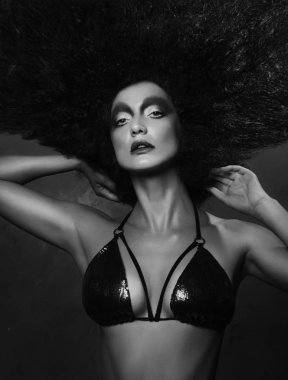 Studio Afrika bir saç modeli ile kız