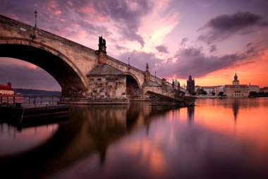 Charles Köprüsü sırasında gündoğumu, Prague, Çek Cumhuriyeti