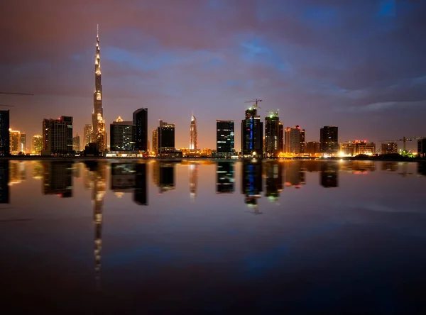 Fascinating reflection of tallest skyscrapers in Bussiness Bay d — Stock Photo, Image