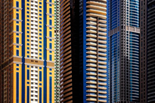 Detail van de wereld hoogste residentiële gebouwen. Dubai marina, Verenigde Arabische Emiraten. — Stockfoto