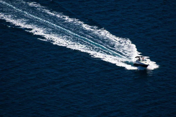 Amazing yacht view at Kornati archipelago of Croatia. Detail of boat at clear sea. — Stock Photo, Image