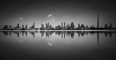 Şaşırtıcı panorama yansıma Jumeirah Beach, Dubai, Birleşik Arap Emirlikleri