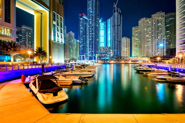 DUBAI, UAE - MARCH 22, 2014: Night dubai marina skyline, Dubai, United Arab Emirates — Stock Photo, Image