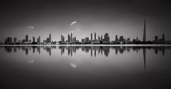 Şaşırtıcı panorama yansıma Jumeirah Beach, Dubai, Birleşik Arap Emirlikleri — Stok fotoğraf