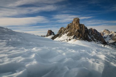 Kış manzara Passo Giau, Dolomites, İtalya