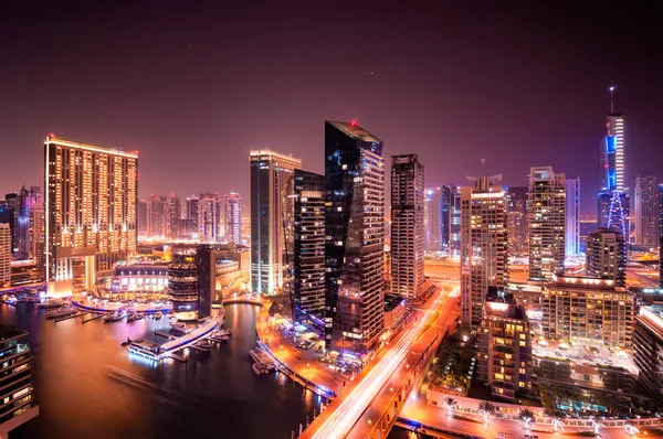 Night dubai marina skyline, Dubai, Emirados Árabes Unidos — Fotografia de Stock