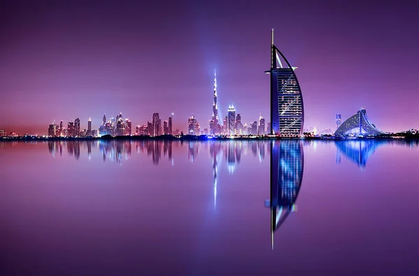 Detail of skyscraper reflection. The Palm island, United Arab Emirates. — Stock Photo, Image