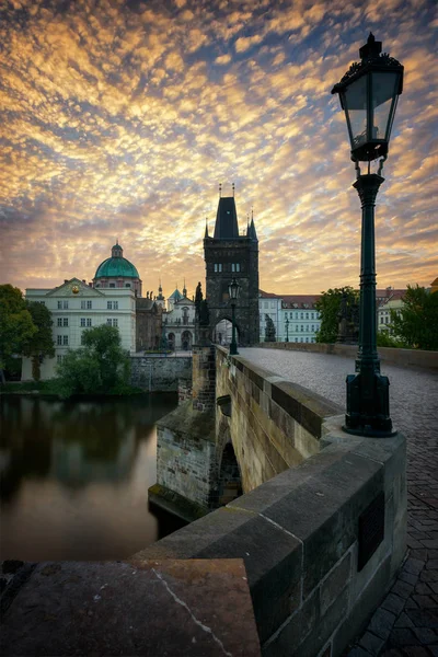 日出在查尔斯 bridg, 布拉格, 捷克共和国 — 图库照片