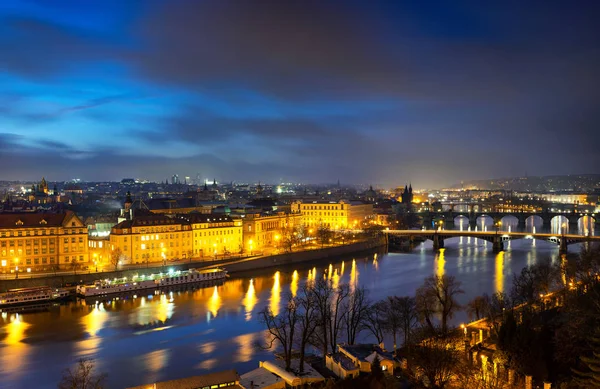 Manhã majestoso Charles Bridge, Praga, República Checa — Fotografia de Stock