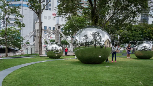Velké Zrcadlové koule v Asian Civilisations Museum (Singapur) — Stock fotografie