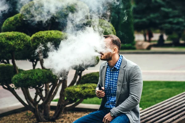 Man with beard vaping electronic cigarette — Stock Photo, Image