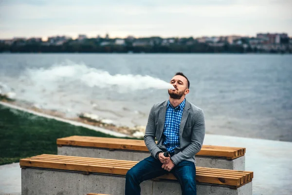 Man with beard vaping electronic cigarette — Stock Photo, Image