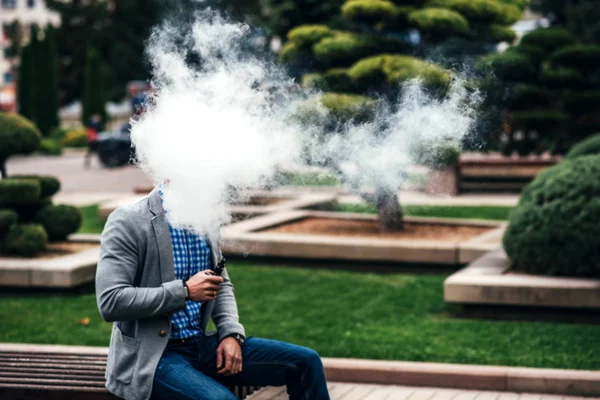 Man with beard smoking electronic cigarette — Stock Photo, Image