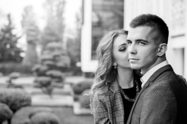  Yakışıklı adam güzel görünümlü kadın