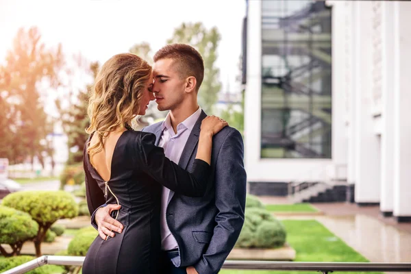 Pareja tocándose la nariz —  Fotos de Stock