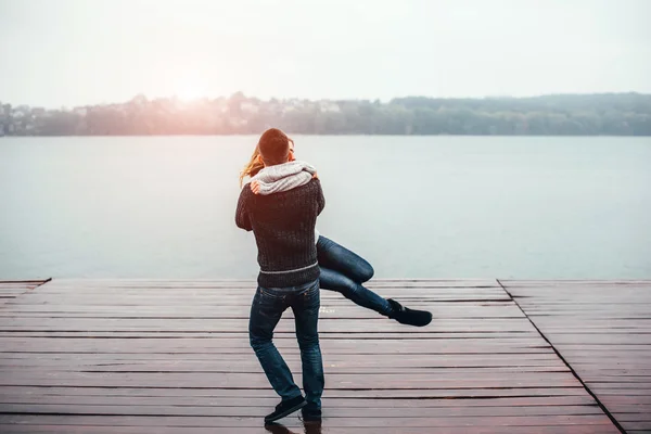 Young happy couple have fun outdoor — Stockfoto