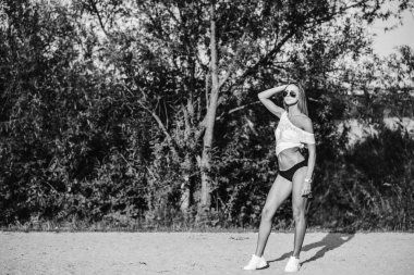 Sportif uygun kız açık plaj