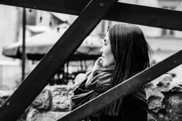 Girl sitting on the stairs with phone — Stock Photo, Image