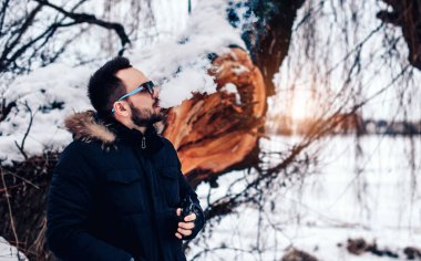 Sakal yasaktır adamla