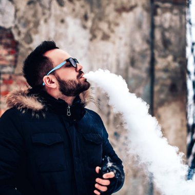 adam sigara elektronik sigara