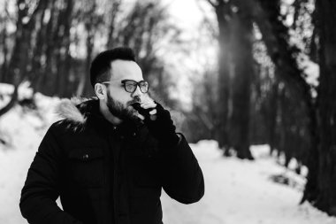 Sakal yasaktır adamla 