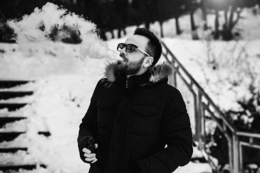 Sakal yasaktır adamla 