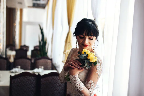 Pengantin dengan buket pernikahan — Stok Foto