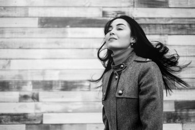 saç akış ile genç kadın