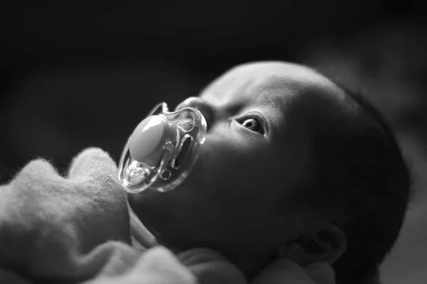 Nowo narodzonego dziecka dziewczynki — Zdjęcie stockowe