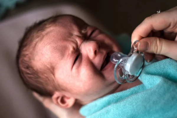 Neonata bambina — Foto Stock