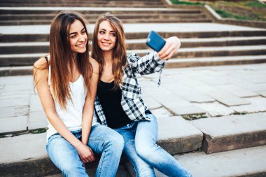 güzel kızlar selfie yapma 
