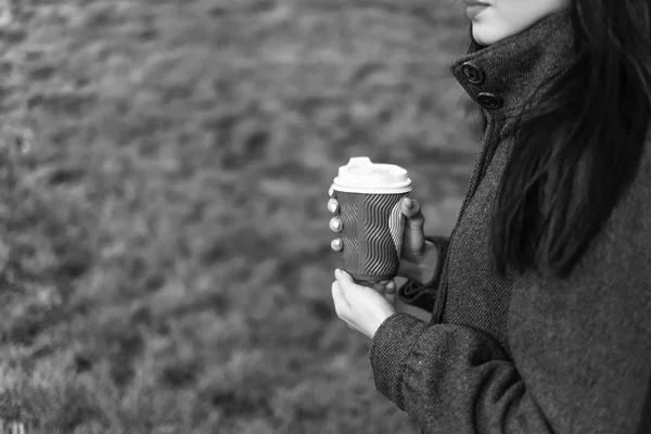 Brunette girl drinking hot coffee — Stock Photo, Image