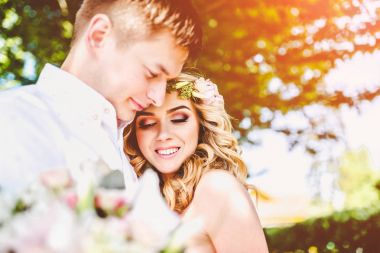 Genç ve güzel düğün çifti 