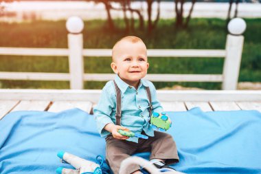 sevimli küçük çocuk parkı