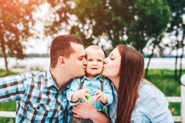 Mutlu anne ile küçük oğlu