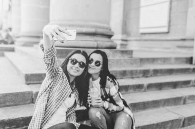 esmer kızlar selfie yapma