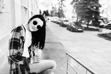 esmer kız zevk soğuk kahve