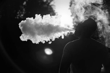 adam sigara elektronik sigara