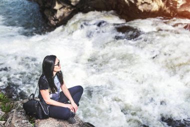 Kız dağ Nehri yakınında 