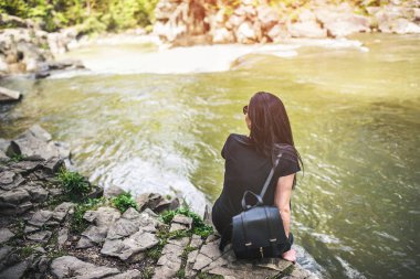 Kız dağ Nehri yakınında 