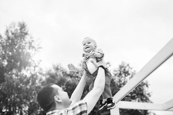 Père avec fils amusez-vous — Photo