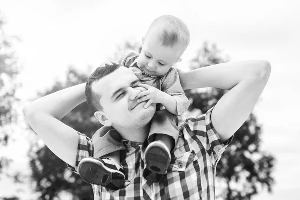 Padre con hijo divertirse —  Fotos de Stock