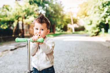 çok güzel bir çocuk