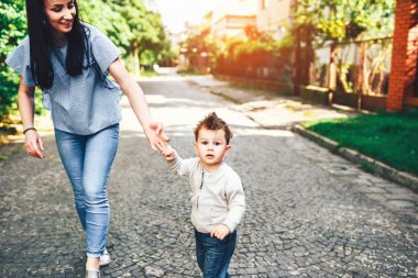 Anne ile küçük oğlu