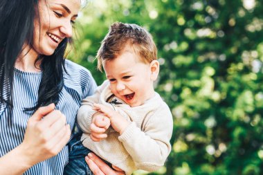 Anne ile küçük oğlu