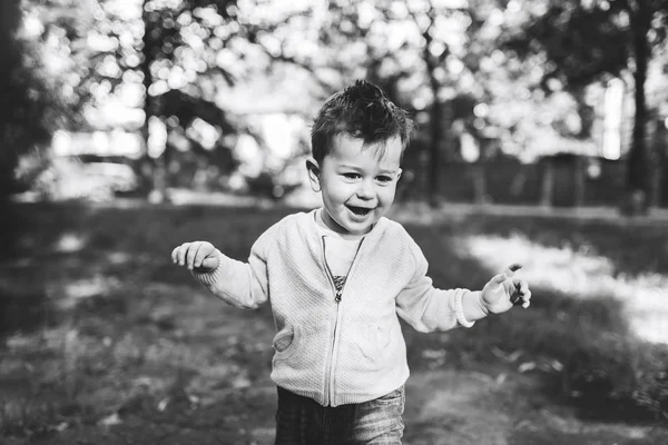 Vrij kleine jongen — Stockfoto