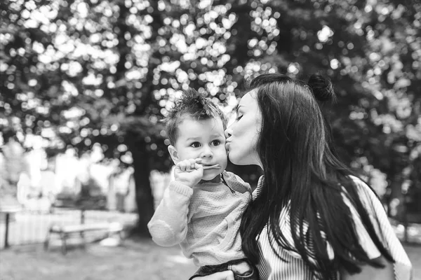 Mãe com seu filhinho — Fotografia de Stock