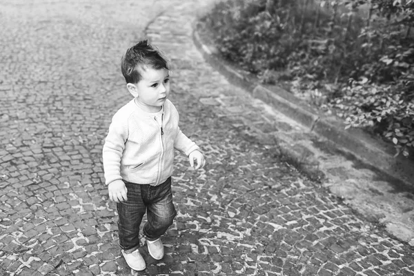 Dość mały chłopiec — Zdjęcie stockowe