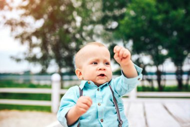 küçük şirin çocuk 