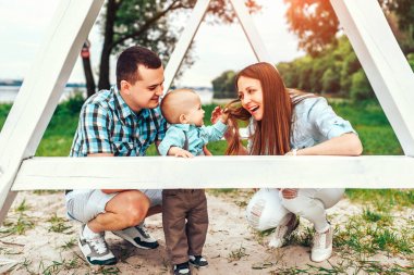 Mutlu anne ile küçük oğlu 